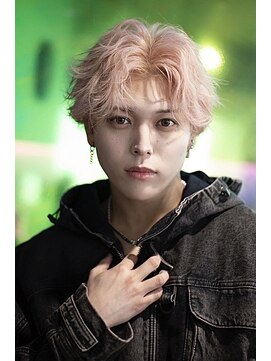 ユーフォリア 渋谷グランデ(Euphoria SHIBUYA GRANDE) センターパート ホワイトベージュ ブリーチカラーメンズk