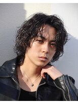 オーシャントーキョー ホワイト 原宿(OCEAN TOKYO WHITE)&nbsp;黒髪波巻きミディアムセンターパートウルフ