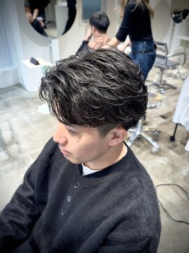 ストレータ バイ マリオ(Strata by mario) フェザーショートフェザーパーマアップバングショート