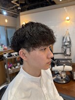 ゼロスバーバー(0's BARBER SHOP) 束感ナチュラル波巻きパーマ人気流行無造作メンズ