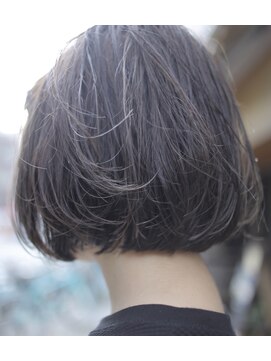 バローチェ(Barouche) 【Barouche】　グレイッシュ　ボブ　堀江