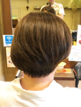 ヴィサージュロカ(VISAGE Loca) 70代女性の「アシメボブ」