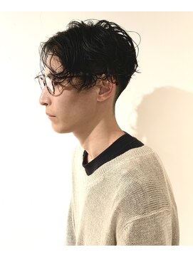 メリケンバーバーショップ コウベ(MERICAN BARBERSHOP KOBE) コンマヘアショートレイヤーかき上げパーマトランクスヘア