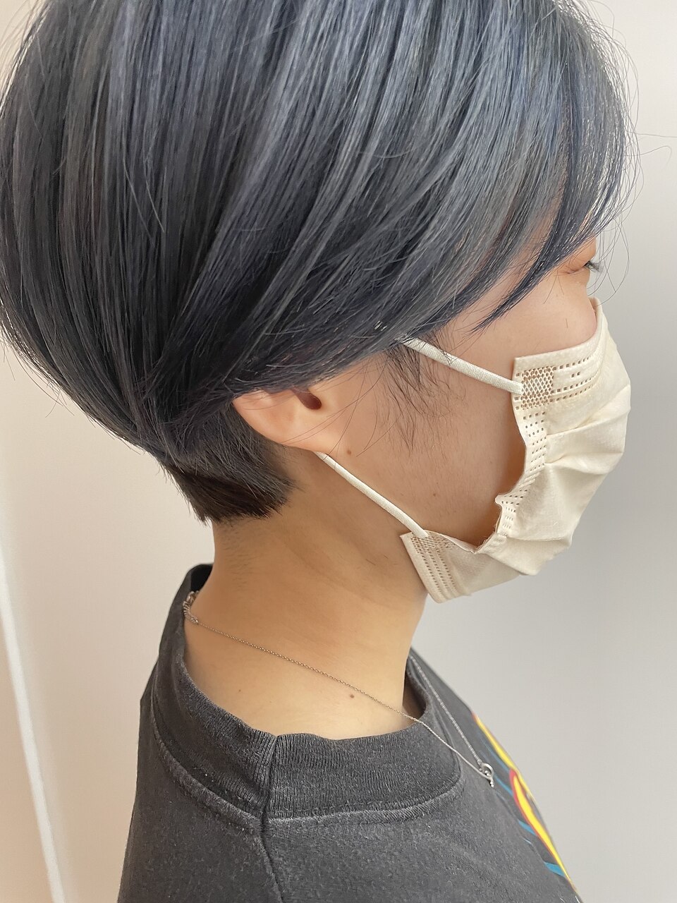 大人ボブ ハンサムショート 顔周りカット ブルーグレージュ