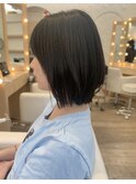 黒髪×外ハネレイヤーボブ
