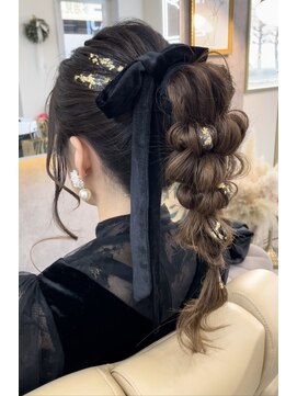 フローラ(FLORA) 編みおろしポニー