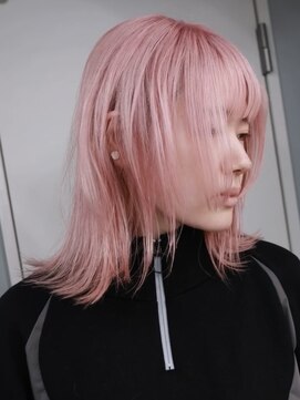 プネル(punel) 薄ピンクウルフレイヤーウルフカットケアブリーチ佐藤