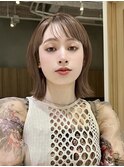顔周りレイヤーカットくびれヘアミルクティーベージュカラー