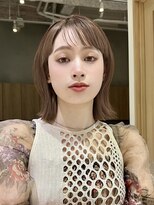 ノイ(noi)&nbsp;顔周りレイヤーカットくびれヘアミルクティーベージュカラー