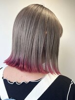 ツキ 横浜店(tuki)&nbsp;ホワイトグレージュインナーカラー裾カラーケアブリーチ