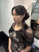 アオ(AO。)&nbsp;サイドシニヨンアレンジ+ローポニーテール