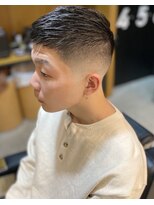 フランクスバーバー アンド ビアークラブ(FRANK'S BARBER and BEER CLUB)&nbsp;ショートレイヤークロップスキンフェードテクノコンマヘア