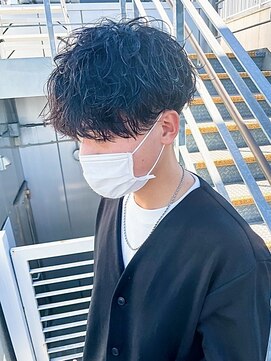 ヒビヲ(HIBIO) 前下がりマッシュ波巻きスパイラルパーマメンズツーブロック横浜