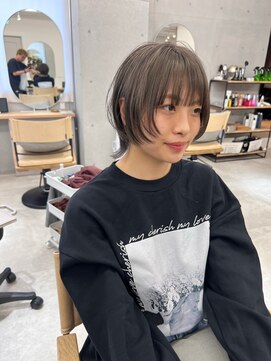 ロット 横浜(lot) 小顔ウルフボブ×クラゲヘアー×オリーブグレー[横浜駅]