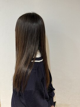 ゼン ネオ(Zen Neo) 前髪ストレート