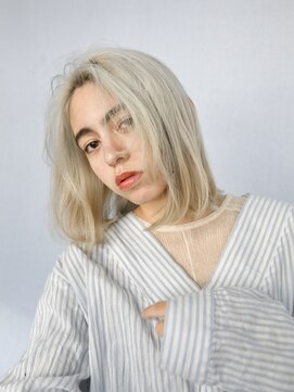 オーサム(AWESOME) 《AWESOME》ホワイトベージュボブ