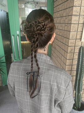 グロウウィング(GROWING) 少し個性的なヘアアレンジが好きな方に(^^)ねじねじあみおろし