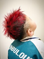 デザイニングヘアードゥ(designing hair Deux)&nbsp;キッズバリアート赤ハイライトメッシュ刈り上げショート