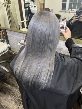 ロール(ROLL) シルバー/グレー/ハイトーン/ブリーチ/福岡天神/ダブルカラー