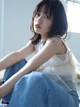 レイヤーカット/ミディアム/しっとり透明感