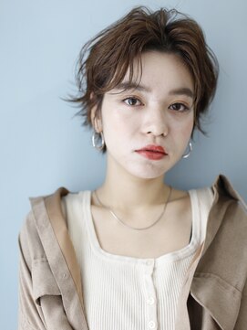 ネオリーブ クーロ(Neolive curro) 大人女性向け老けないセンターパートのカジュアルボブ