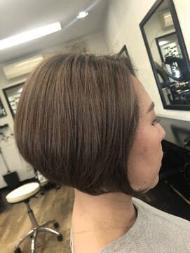 ヘッズ(HEADS) 前下がりボブ