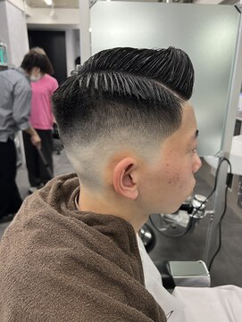 クロムトウキョウ ザ バーバー ネオン 新宿店(CHROM TOKYO the Barber ne/on) 新宿フェードバーバースタイル