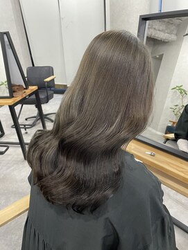 イリ 大阪(ili) 『透明感/オリーブブラウン』