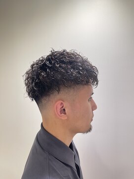 プレミアムバーバー 原宿店(PREMIUM BARBER produce by HIRO GINZA) スキンフェード×ストロングパーマ