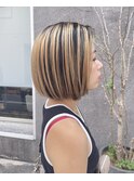 根元は染めないデザインカラー　ミニボブ個性的アンブレラカラー