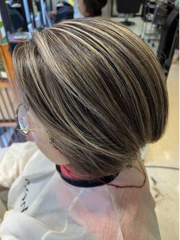 ヘアーサロン シェール(hair salon Cher)の写真/毎月の白髪染めに疲れているあなたのために。白髪を活かす、白髪ぼかしハイライトが人気◎脱白髪染め！