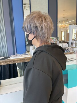 コワファースト 大分(COIFF1RST) ブルーブラックのインナーカラー！ホワイトグレージュウルフ