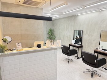 リバース バイ レオネ 南船場店(rebirth by Leone)の写真/4席の少人数プライベートサロン×完全マンツーマン施術◎女性スタッフのみなので気軽に相談もしやすい◎