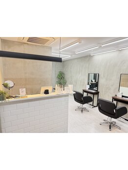 4席の少人数プライベートサロン×完全マンツーマン施術◎女性スタッフのみなので気軽に相談もしやすい◎