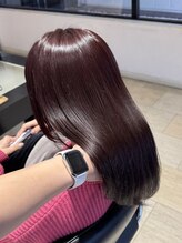【ツヤ感あふれる♪カシスレッドの髪質改善ロング】お肌まで綺麗に見える上品カラー◎