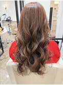 ロングヘア巻き髪×ナッツベージュ