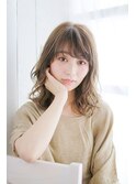 ヌーディーベージュのゆるふわミックスカール