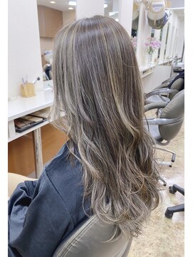 ヘアアートヒサ(HAIR ART hisa) 「RYOKO」304050代  フェアリーロング×シルバーアッシュ