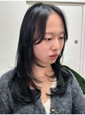 黒髪顔まわりレイヤーで小顔見せミディアム