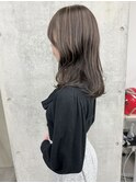 ハイライトカラーミディアムヘアグレージュベージュカラー