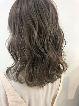 ノア(NOA by KENJE) グレージュ　ハイライト.