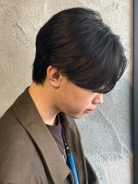 ヒュイル バイ ニアウ(Hwyl by Niau) メンズマッシュセンターパートスパイラルパーマニュアンスパーマ