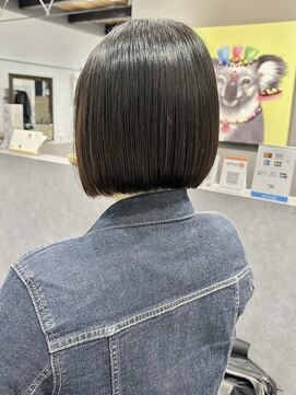 アルコイリスバイドールヘアー(ARCOIRIS by Dollhair) ぱつっとボブショート暗髪切りっぱなし顎ラインボブ艶髪都島