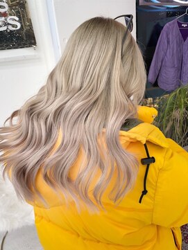 マスカリ(muscali) ハイトーンブロンドメルティカラー/フェミニンロング/表参道