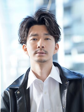 アルファ 新宿(alpha) フェザーパーマ/ブルーブラック/刈り上げセンターパート[新宿]