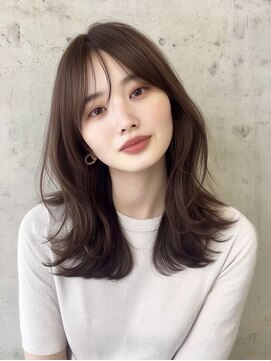 ミー 岡崎(mii) くびれミディアムロング