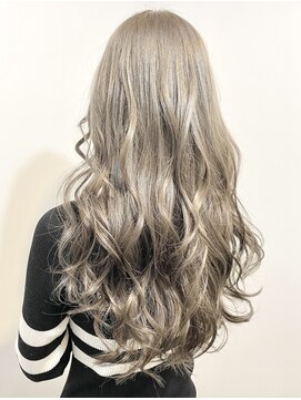 リリー シンジュク(Lilly) 【Lilly新宿】#ミルクティー#ブリーチ#イルミナ