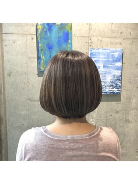 リュネッツ(lunettes) 【白髪を魅せるカラー】丸みショート×グレージュハイライト