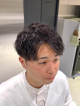 フランクスバーバーザスタンド(Frank’s barber the stand) スペインカール/スパイキーショート/フェザーパーマ/飯田橋F