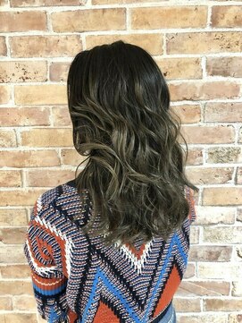 ワークス 下北沢(WORKS) ブロンドグラデーションミディレイヤー【下北沢/美容室】